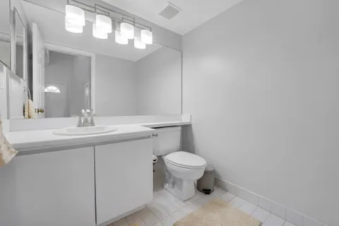 $445,000 | 595 Racquet Club Road, Unit 74, Weston, FL 33326