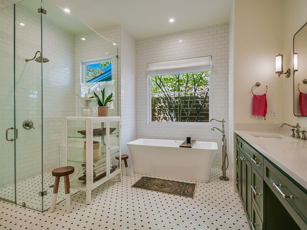 4102 Deepwoods Drive Austin, TX 78731 - Photo 13 of 29