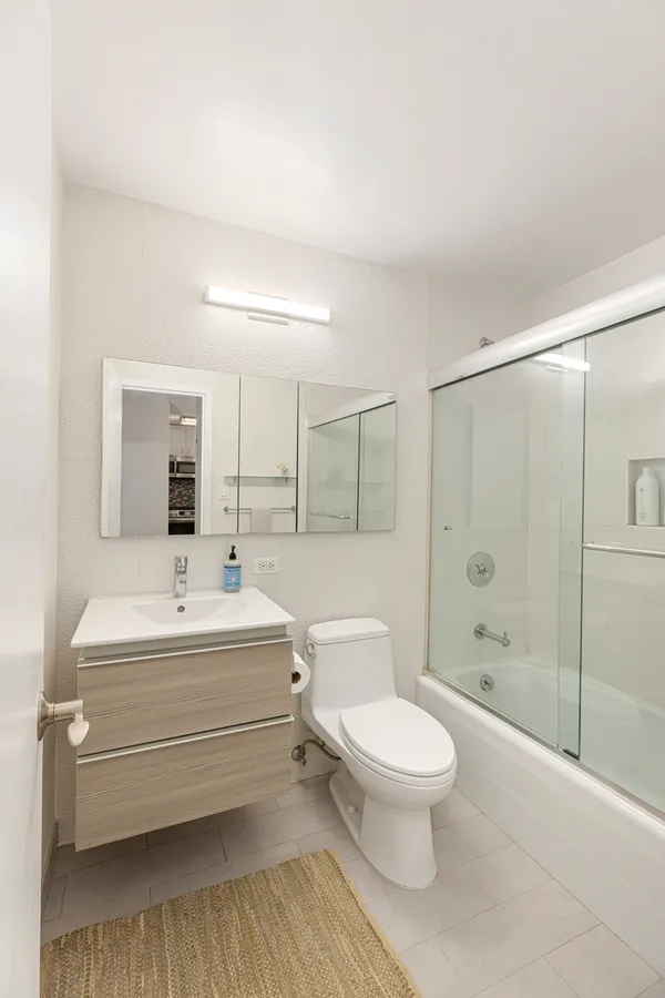 $885,000 | 201 West 70th Street, Unit 2B | Upper West Side