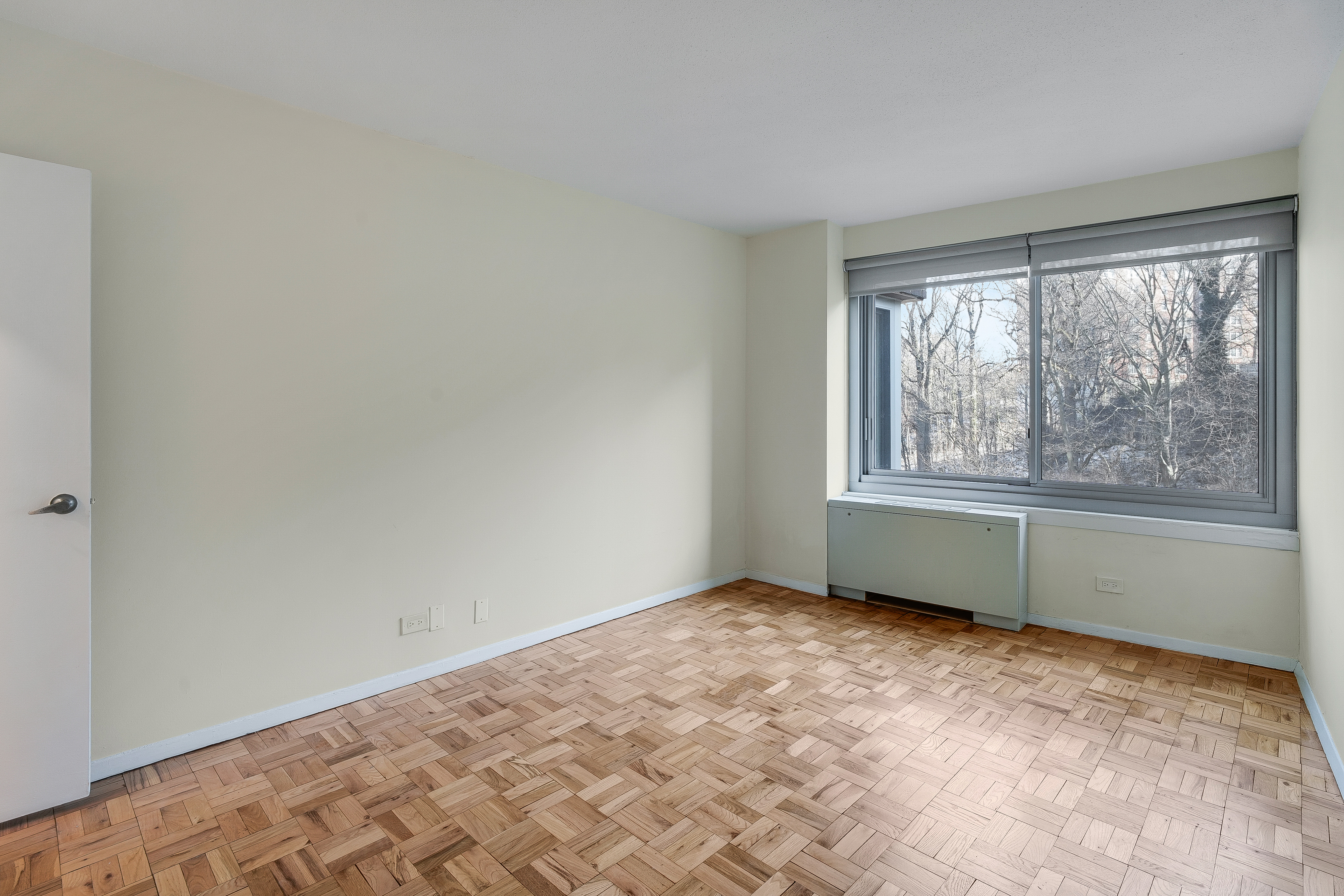 4455 Douglas Avenue, Unit 8A Bronx, NY 10471 - Photo 4 of 22 an empty room with a window