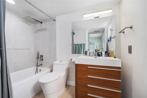 $460,000 | 1900 Meridian Avenue, Unit 204, Miami Beach, FL 33139