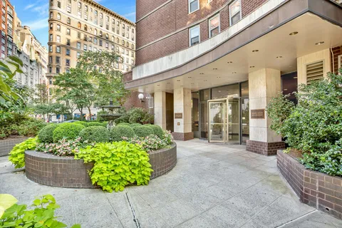 $635,000 | 2025 Broadway, Unit 6K | Upper West Side
