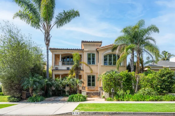 $5,195,000 | 919 South Gretna Green Way, Los Angeles, CA 90049