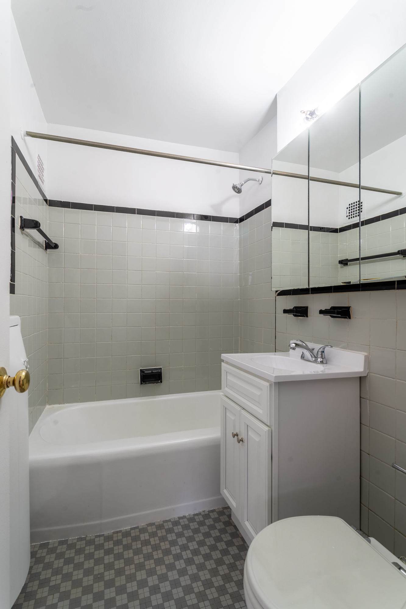 141 East 55th Street, Unit 9G Manhattan, NY 10022 - Photo 6 of 9