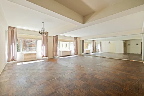 $700,000 | 200 East 57th Street, Unit 3F | Midtown East