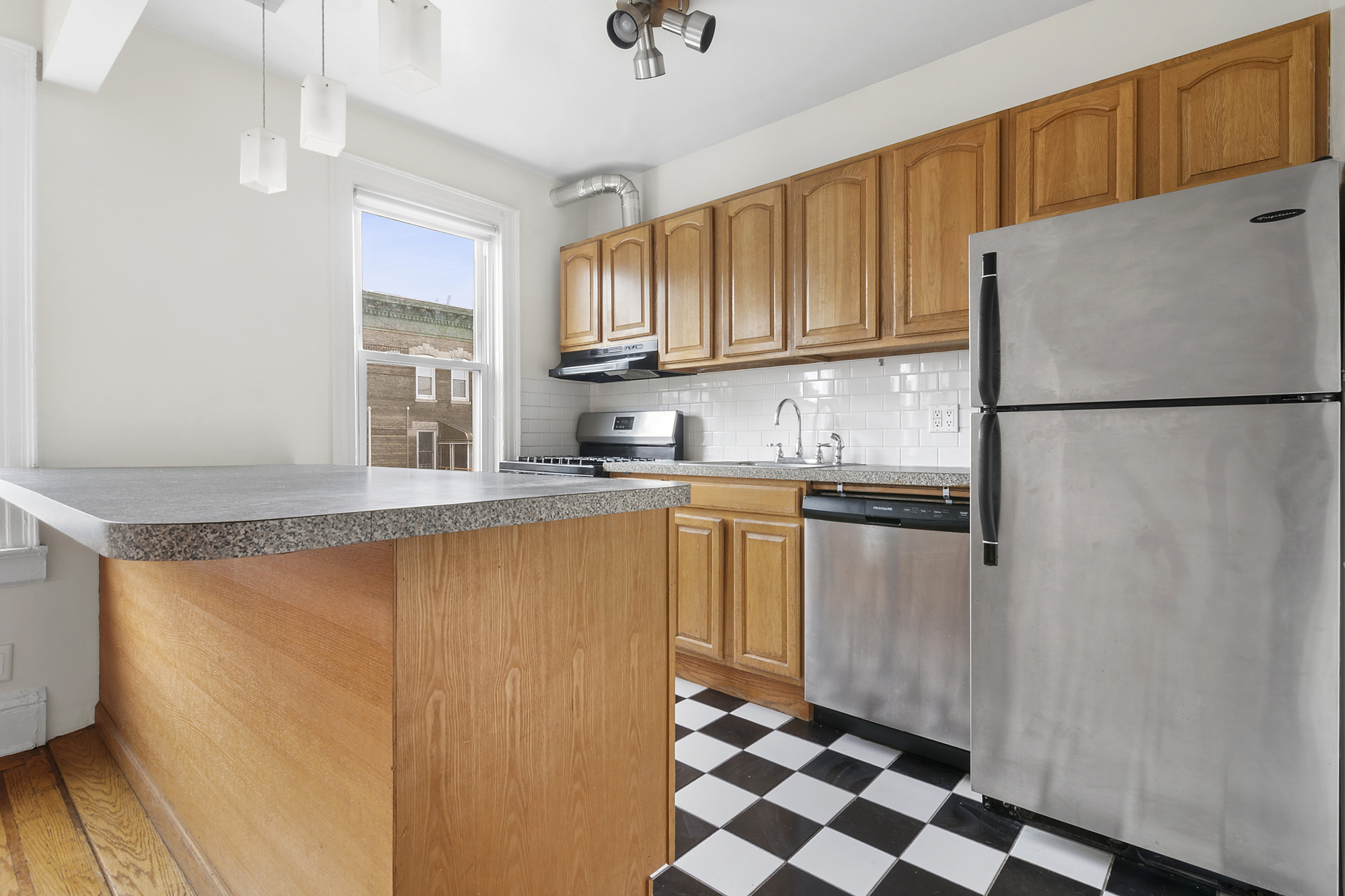 386 East 16th Street, Unit 2 Brooklyn, NY 11226 - Photo 3 of 9