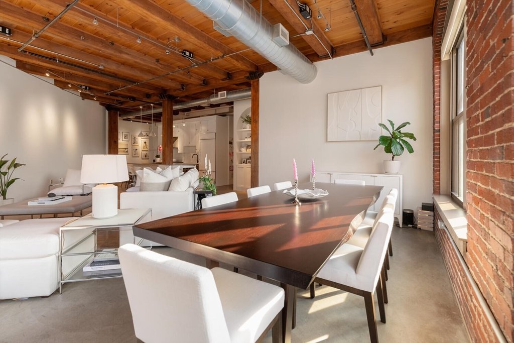 35 Channel Center Street, Unit 402 Boston, MA 02210 - Photo 13 of 35 a dining room with furniture and a potted plant