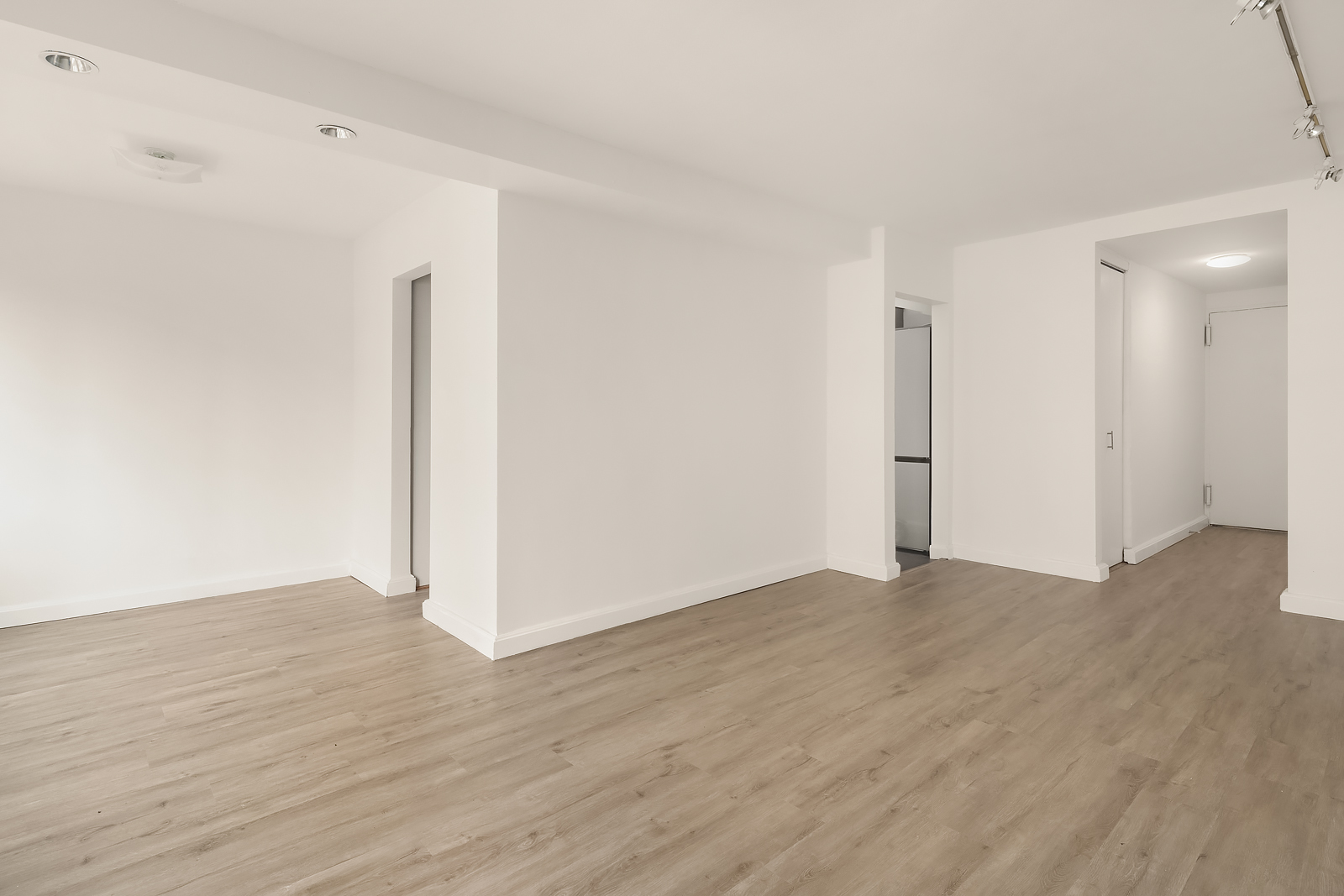 430 West 34th Street, Unit 7A Manhattan, NY 10001 - Photo 2 of 7