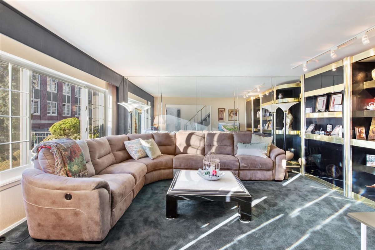 36 Shore Rd Lane Brooklyn, NY 11209 - Photo 7 of 34