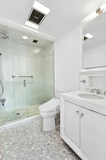 $1,695,000 | 860 United Nations Plaza, Unit 22G | Midtown East