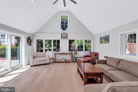 $1,095,000 | 3227 Annandale Road, Falls Church, VA 22042