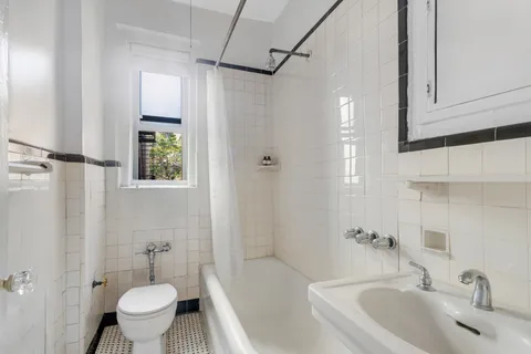 $675,000 | 205 East 10th Street, Unit 4D | East Village