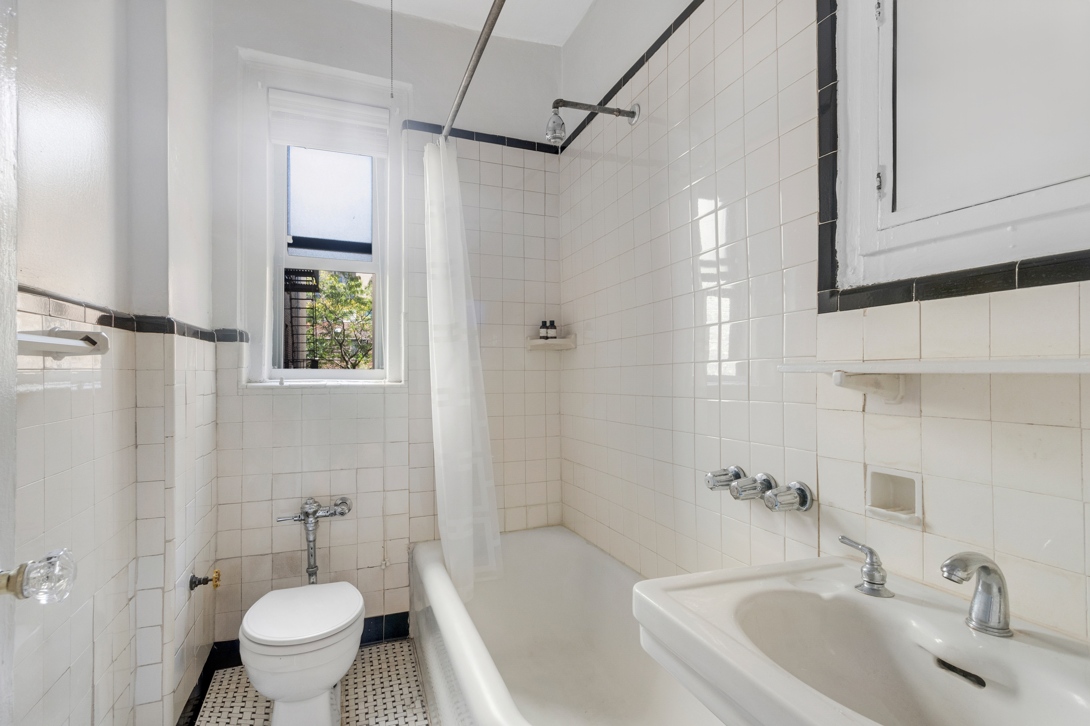 205 East 10th Street, Unit 4D Manhattan, NY 10003 - Photo 7 of 16