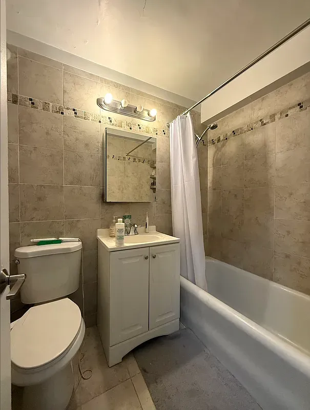 $2,800 | 433 West 34th Street, Unit 2D | Hudson Yards