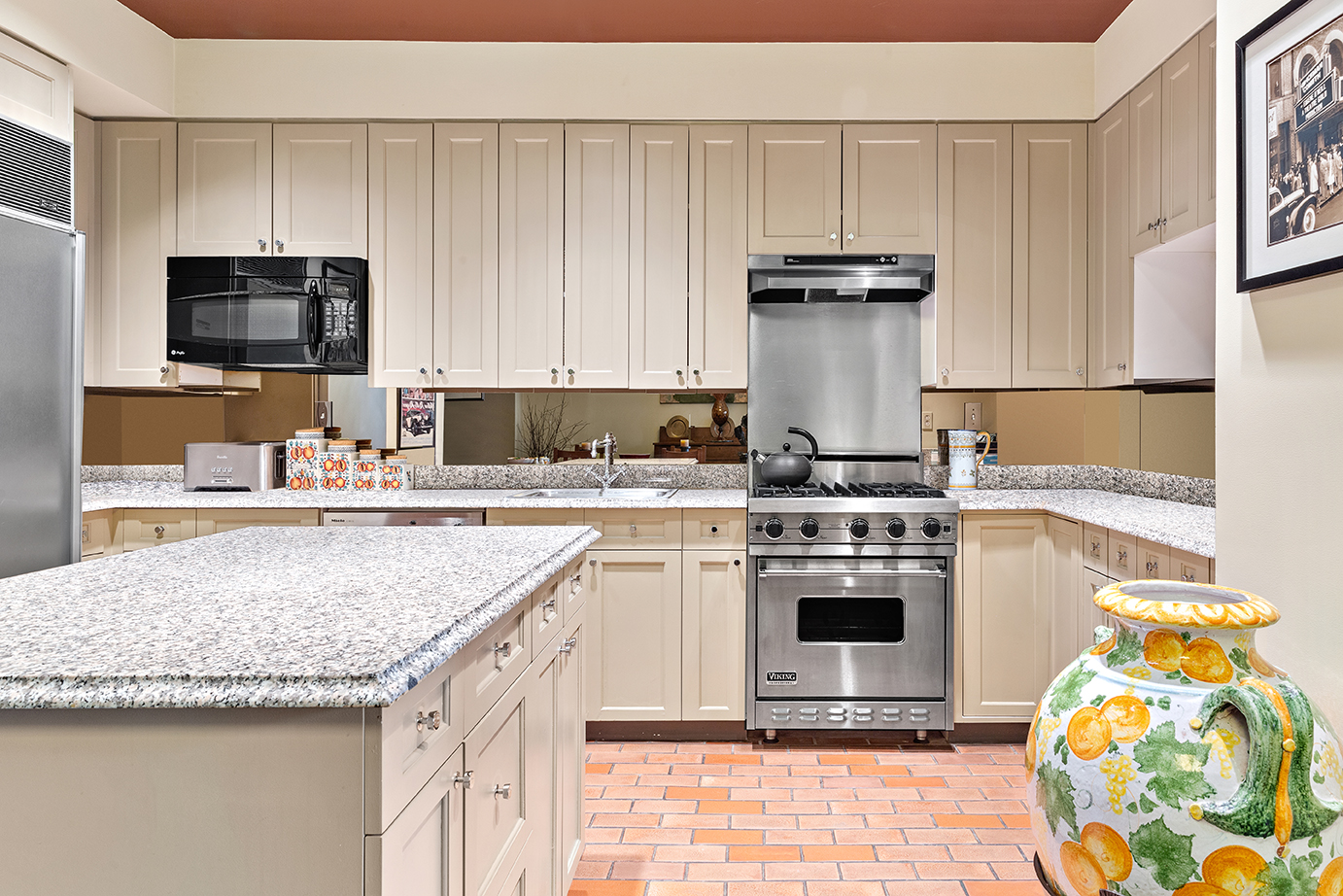 35 North Moore Street, Unit 6D Manhattan, NY 10013 - Photo 8 of 16