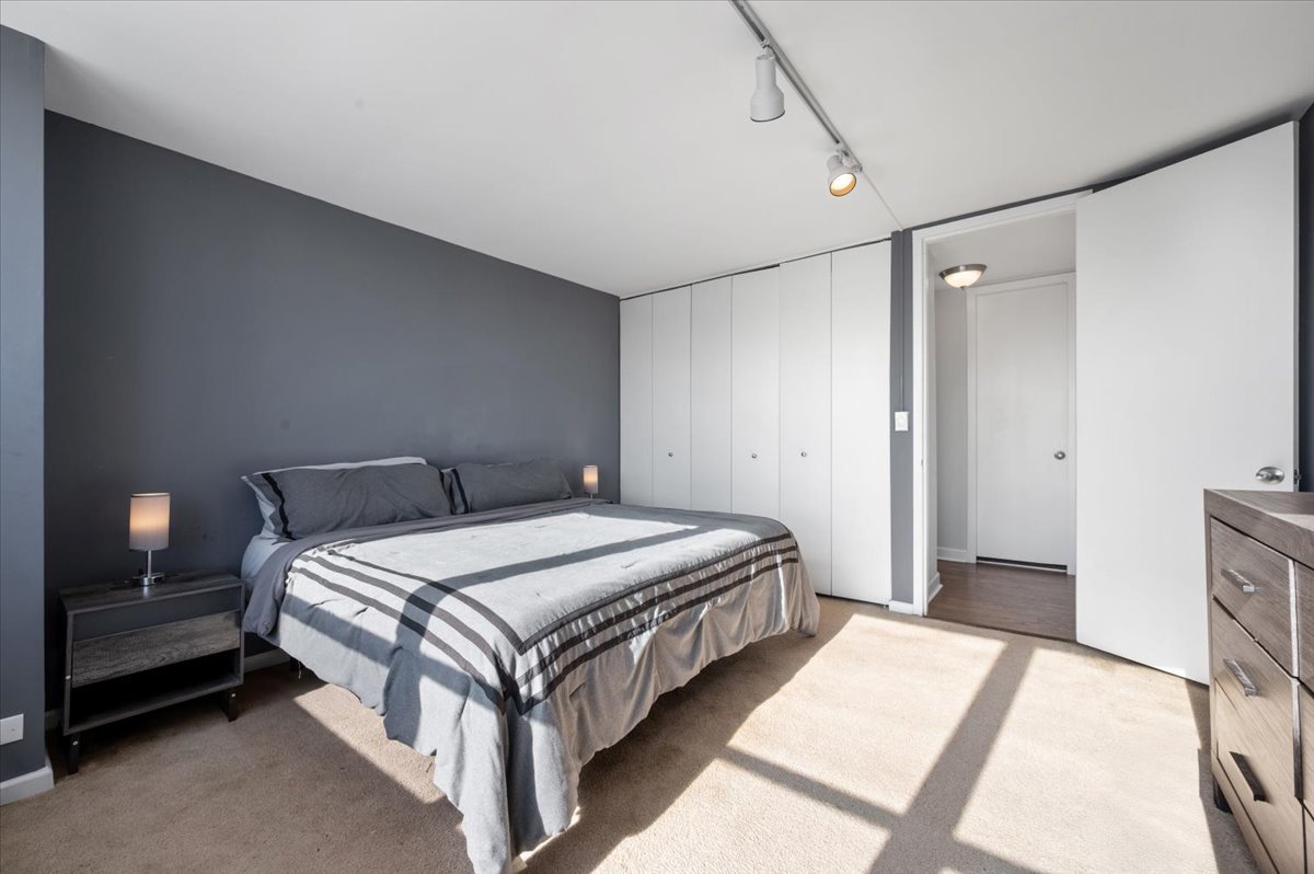 655 West Irving Park Road, Unit 1717 Chicago, IL 60613 - Photo 17 of 34