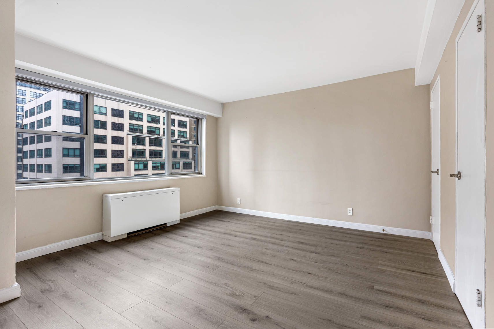 321 East 48th Street, Unit 14B Manhattan, NY 10017 - Photo 8 of 15