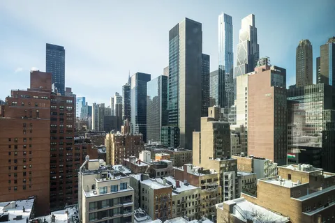 $1,985,000 | 250 East 53rd Street, Unit 1601 | Midtown East