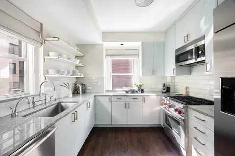 $3,600,000 | 1035 Park Avenue, Unit 11B | Upper East Side