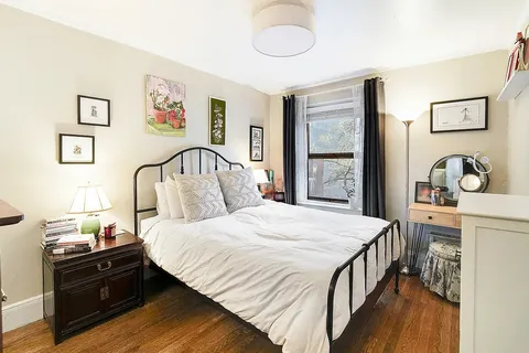 $528,000 | 240 East 24th Street, Unit 4G | Kips Bay