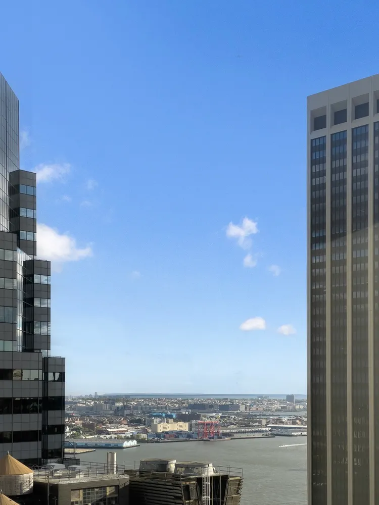 $2,195,000 | 75 Wall Street, Unit 36FF | Financial District