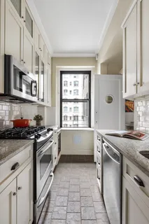 $999,000 | 176 West 87th Street, Unit 6D | Upper West Side