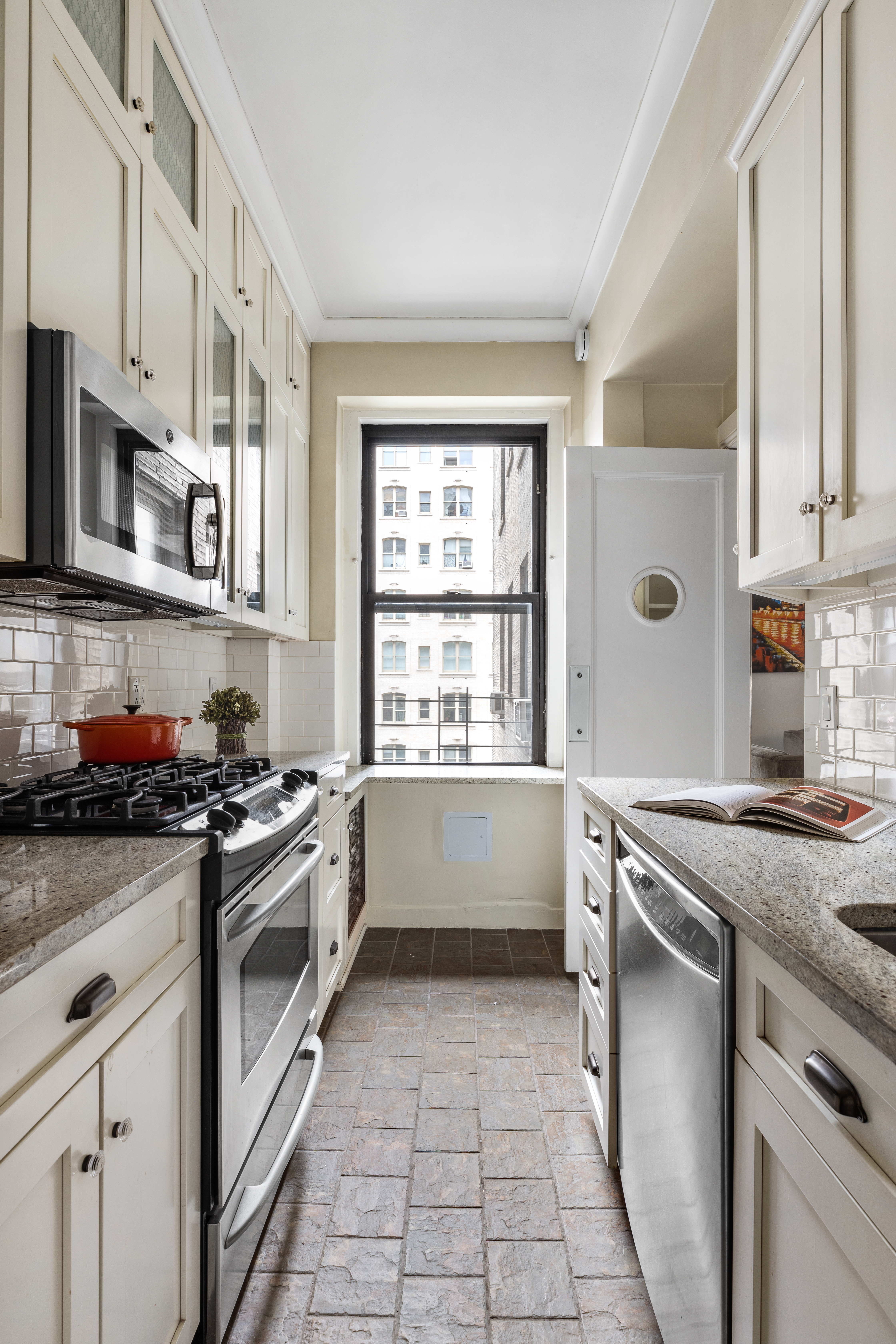 176 West 87th Street, Unit 6D Manhattan, NY 10024 - Photo 2 of 12