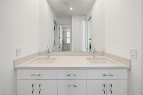 $4,200,000 | 5700 Southwest 86th Street, Miami, FL 33143