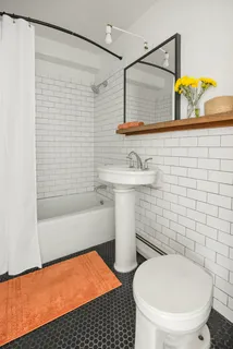 $900,000 | 135 Ocean Parkway, Unit 1M | Kensington