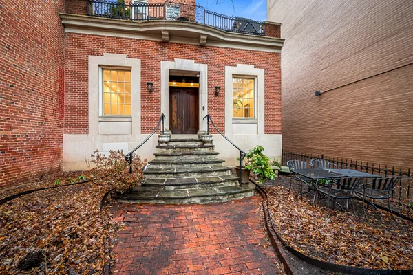 Contact Agent | 16 West Read Street, Baltimore, MD 21201