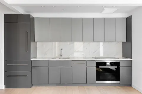 $1,195,000 | 300 West 30th Street, Unit 7F | Chelsea