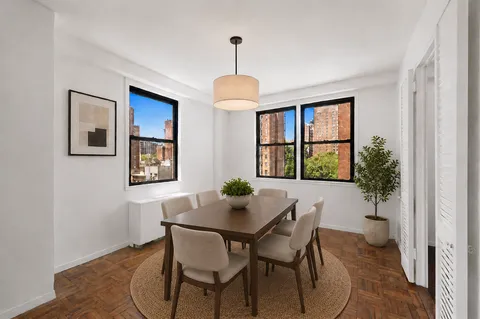 $1,549,000 | 201 East 21st Street, Unit 8S | Gramercy