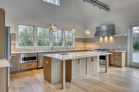 $4,650,000 | 23 Fairway Drive, East Hampton, NY 11937