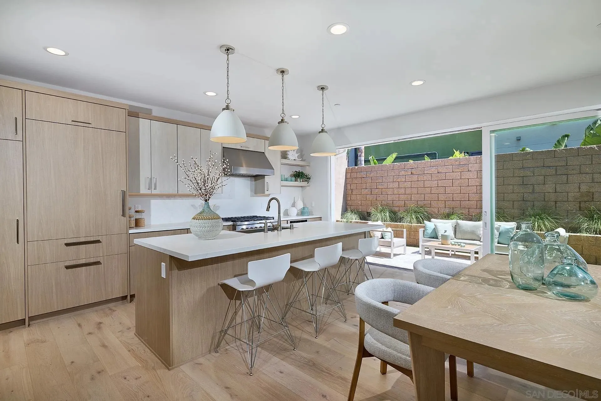 567 North Vulcan Avenue Encinitas, CA 92024 - Photo 10 of 49