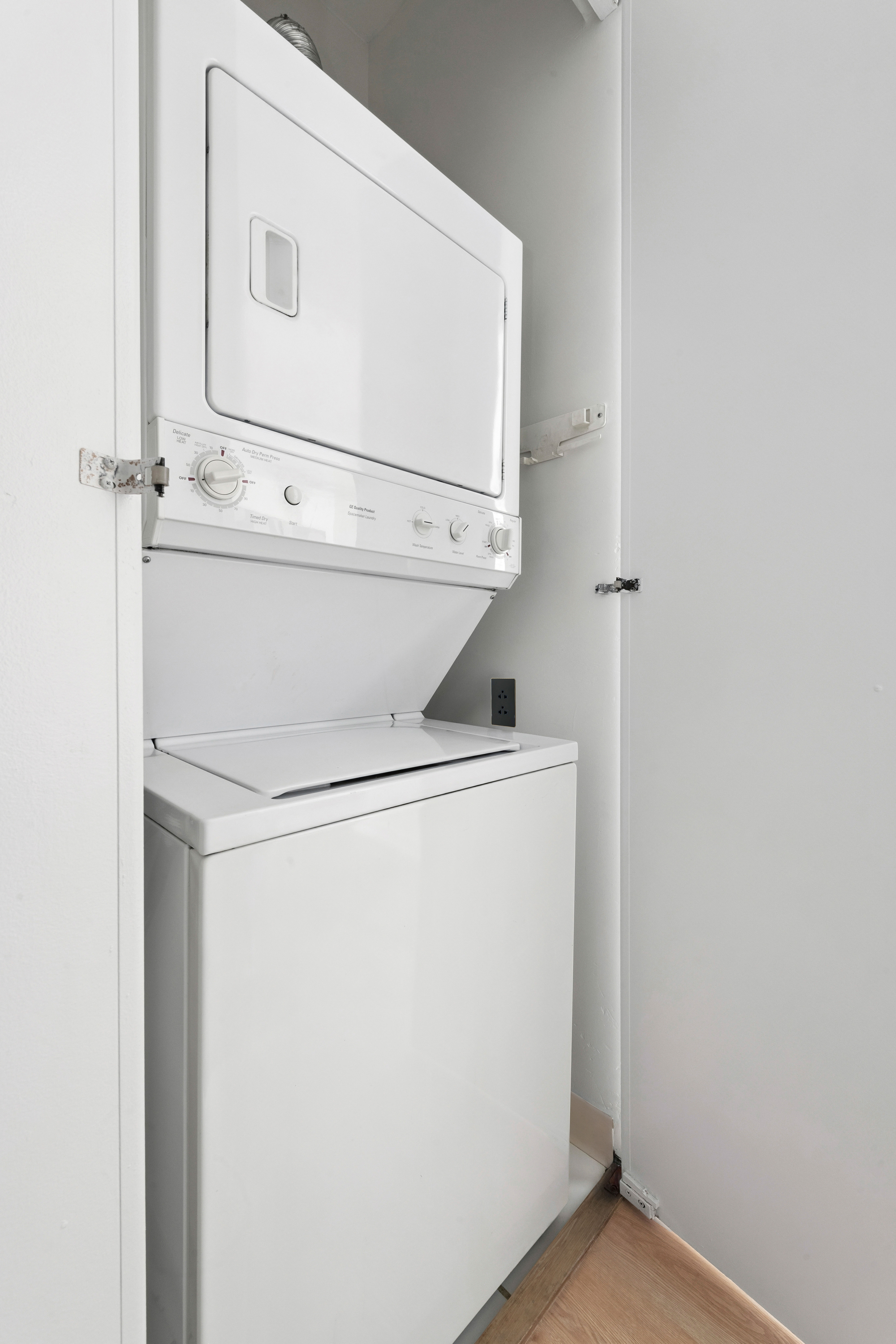 200 East 32nd Street, Unit 11D Manhattan, NY 10016 - Photo 15 of 19 a utility room with dryer and washer