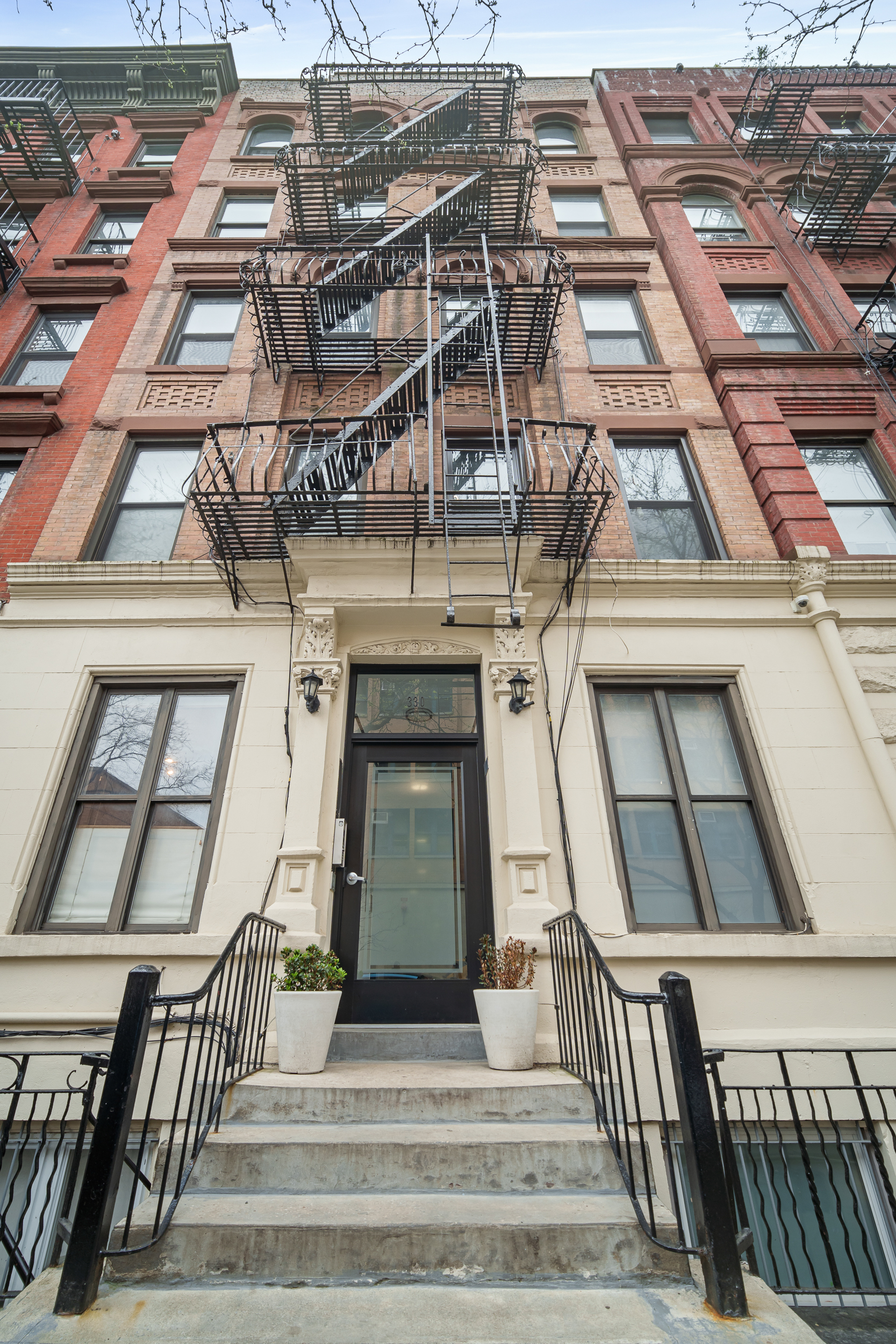330 West 17th Street, Unit 3E Manhattan, NY 10011 - Photo 7 of 8 an aerial view of a building
