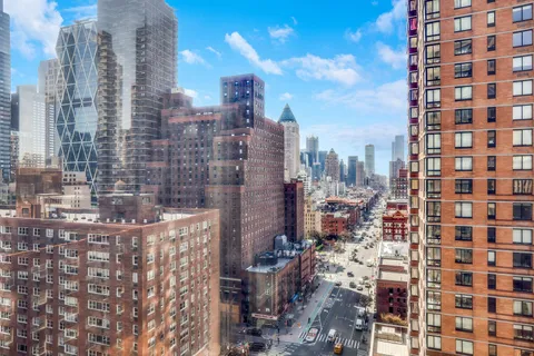 $2,290,000 | 2 Columbus Avenue, Unit 17C | Upper West Side
