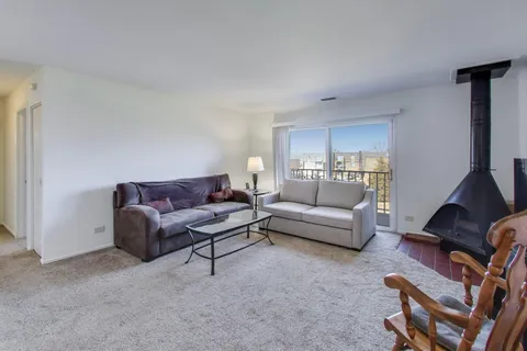 $222,000 | 717 Killarney Court, Unit 2D, Schaumburg, IL 60193