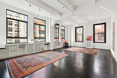 $975,000 | 348 West 38th Street, Unit 9E | Hudson Yards