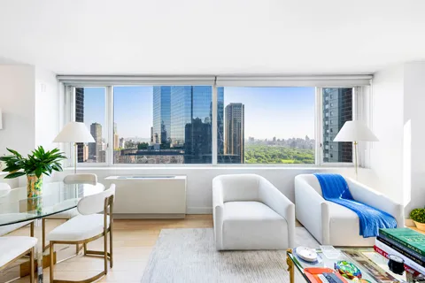 $1,935,000 | 322 West 57th Street, Unit 50H | Hell's Kitchen
