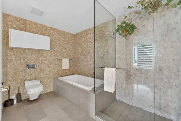 $1,300,000 | 88 Southwest 7th Street, Unit 1012, Miami, FL 33130