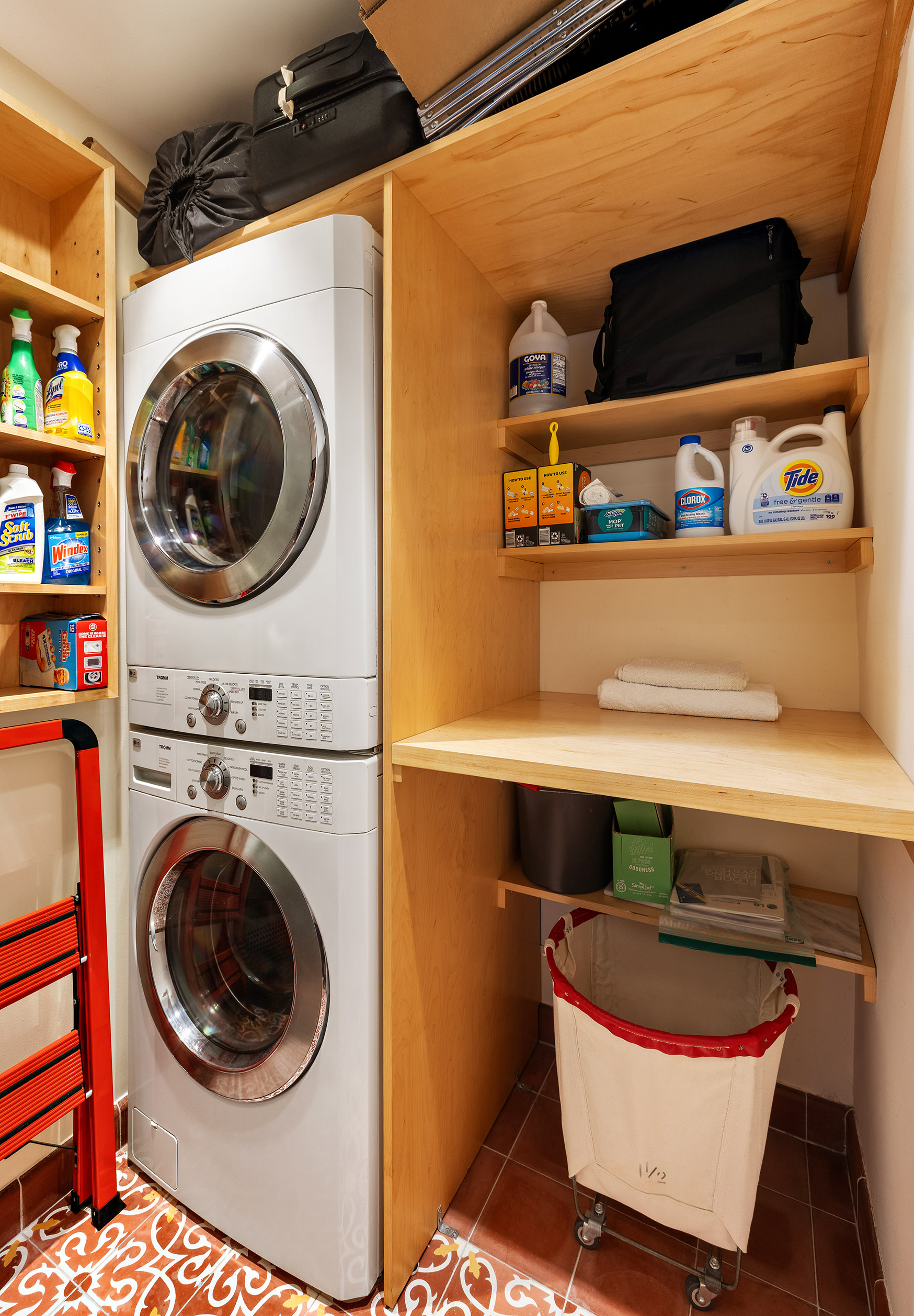 211 East 3rd Street, Unit 5R Manhattan, NY 10009 - Photo 13 of 16 a utility room with dryer and washer