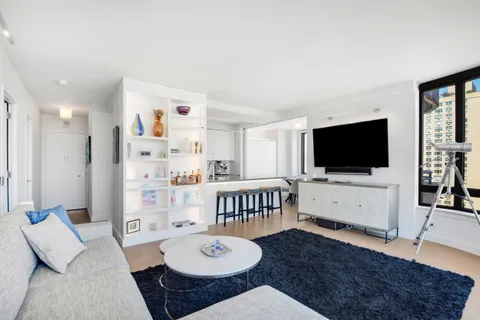$1,400,000 | 455 East 86th Street, Unit 22C | Upper East Side