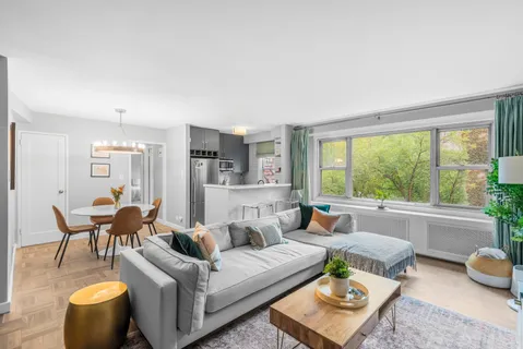 $1,229,000 | 2 Charlton Street, Unit 5A | Hudson Square