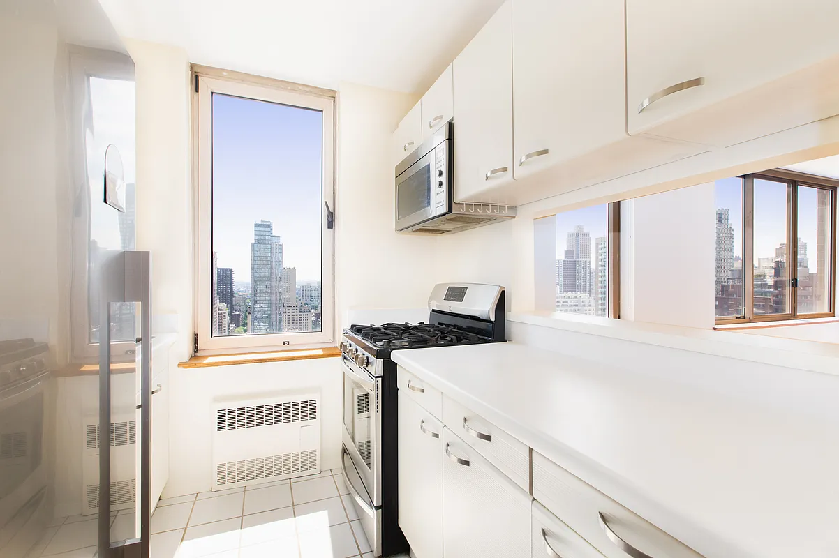 200 East 89th Street, Unit 21G Manhattan, NY 10128 - Photo 2 of 11