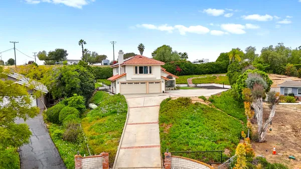 $949,000 | 1402 Broken Arrow Lane, Fallbrook, CA 92028