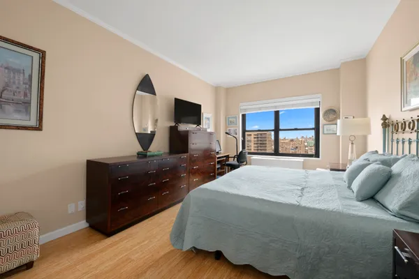 $950,000 | 140 West End Avenue, Unit 30M | Upper West Side