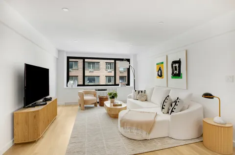$825,000 | 425 East 63rd Street, Unit W4J | Lenox Hill