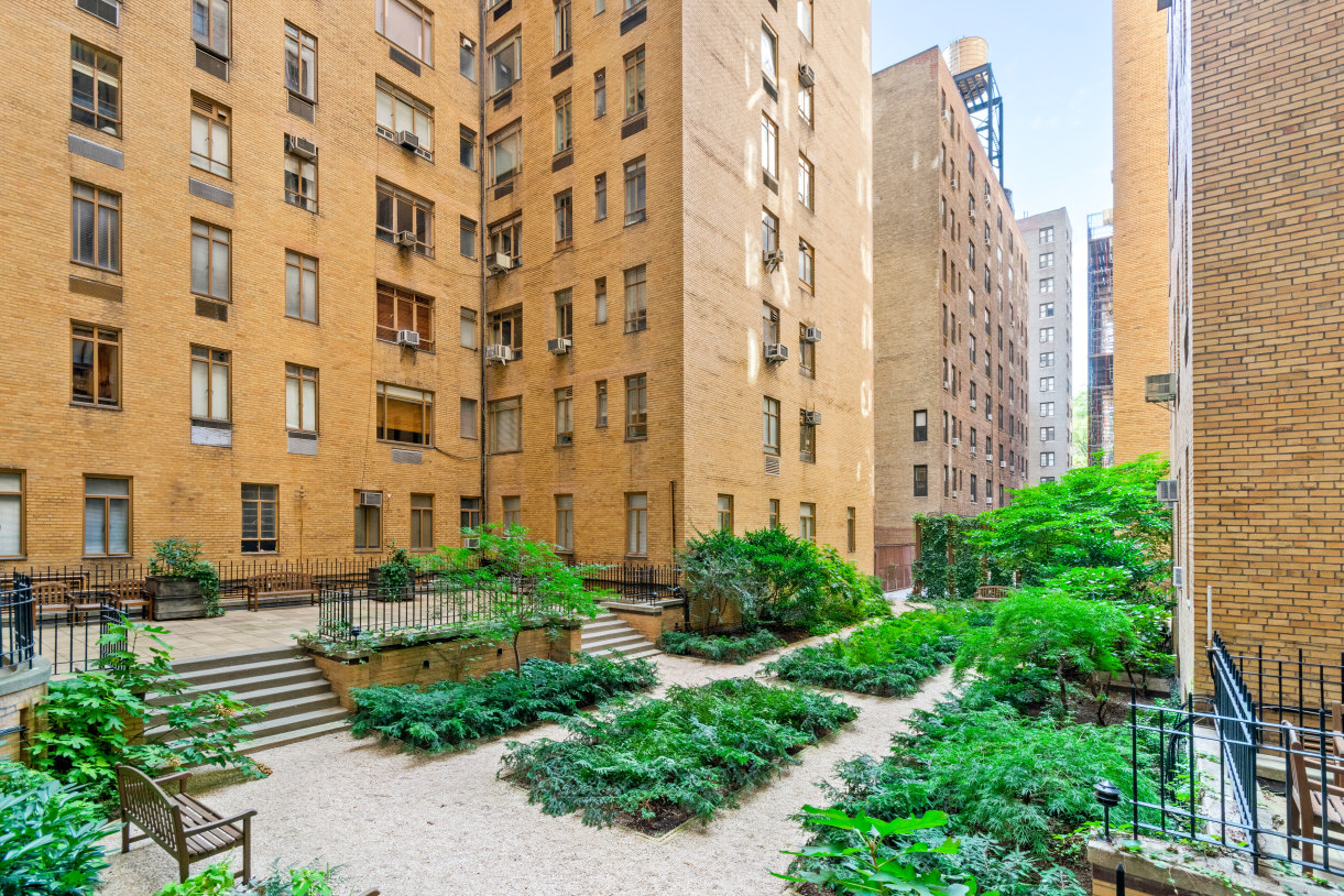 115 Central Park West, Unit 16H Manhattan, NY 10023 - Photo 29 of 30 a front view of a building