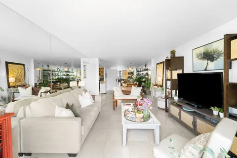 $499,000 | 1450 Brickell Bay Drive, Unit 812, Miami, FL 33131